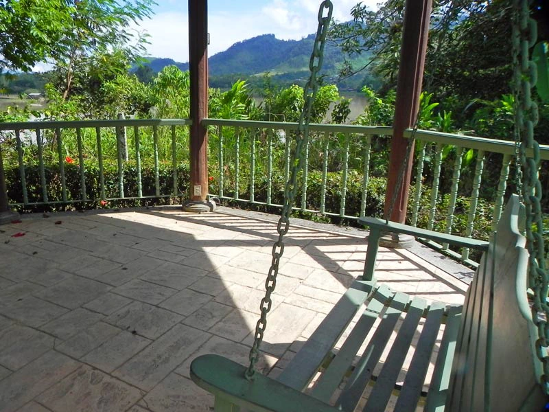 Veranda und Ausblick von der Komfortunterkundt in Turrialba, Costa Rica