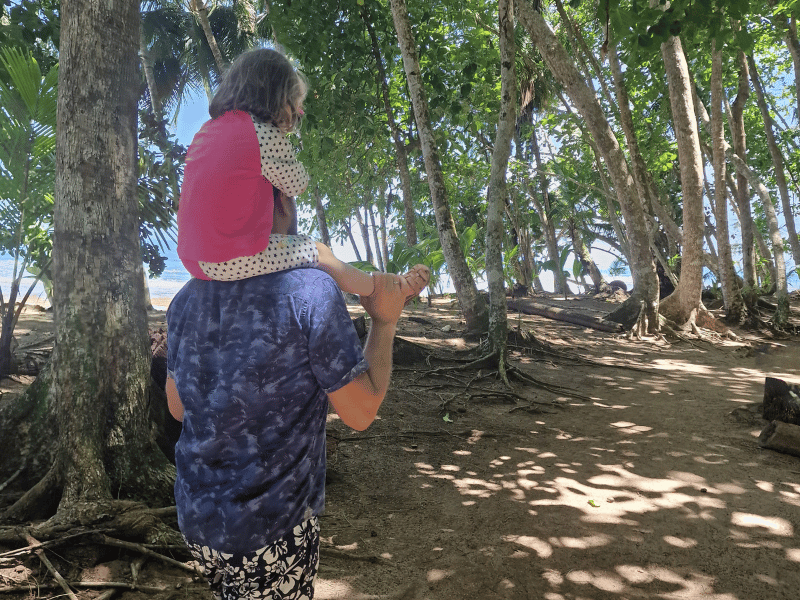 Wanderung mit Kind durch Cahuita