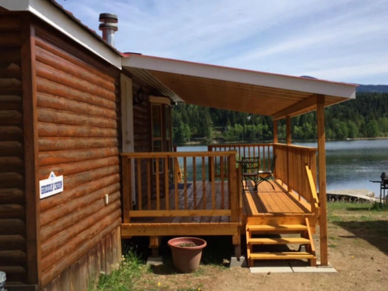 Holzhütte bei Cleawater in Kanada