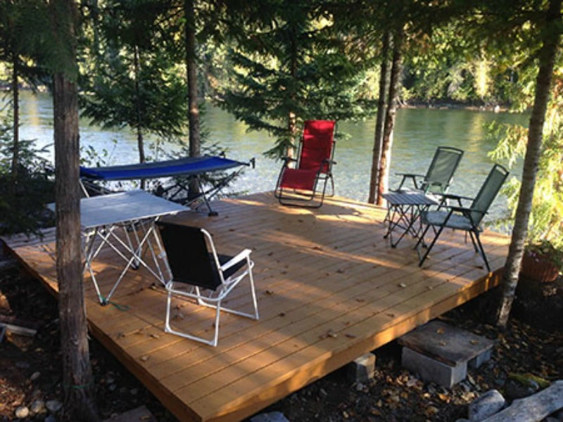 Terrasse am See in der Unterkunft bei Cleawater in Kanada