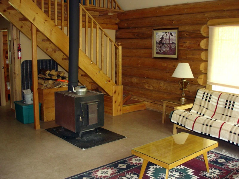 Wohnzimmer in der Hütte bei Cleawater in Kanada