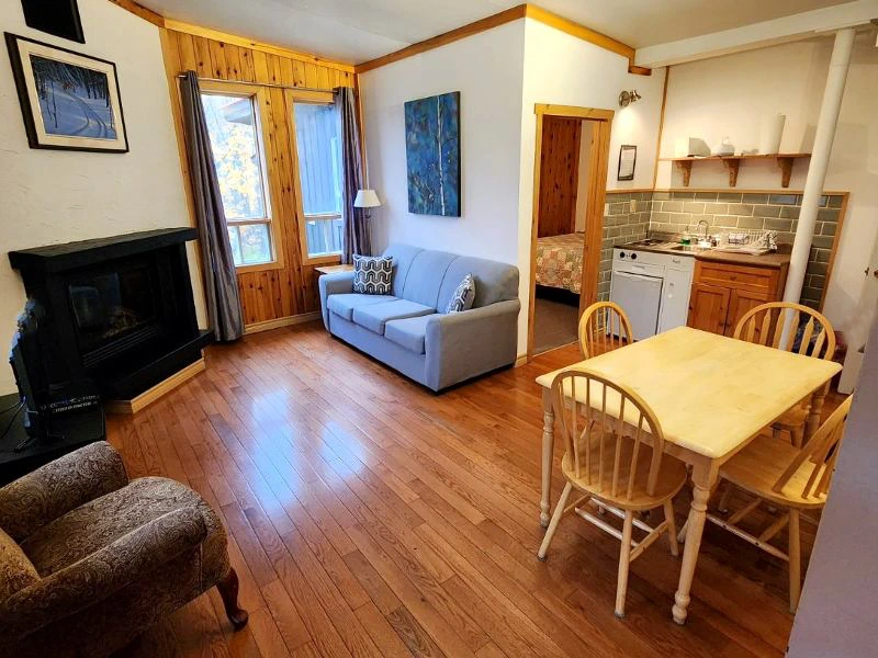 Wohnraum in der Hütte in Algonquin Kanada