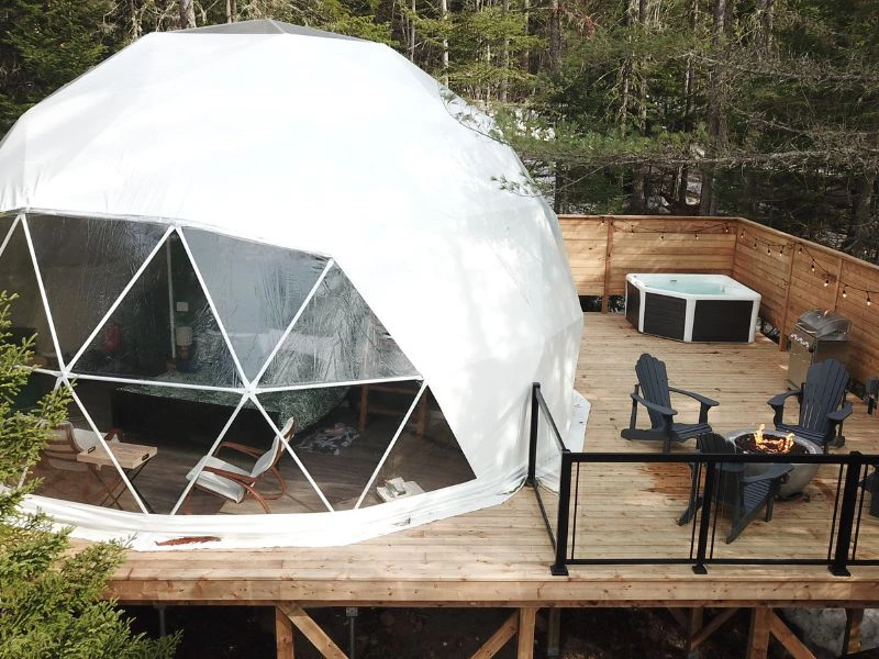 Kuppelzelt in New Brunswick von außen