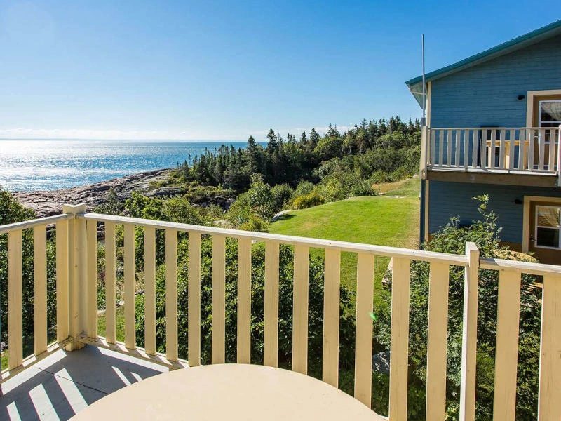 Terrasse mit Meerblick in Essipit, Kanada
