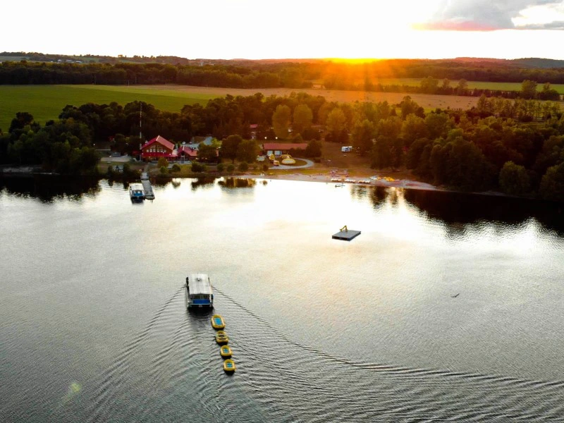 Blick von oben auf die Unterkunft am Ottawa River, Kanada