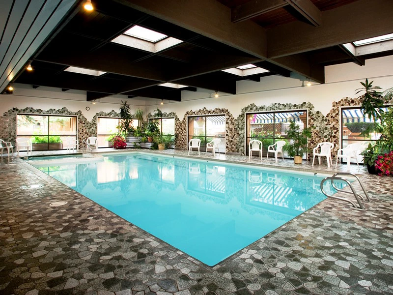 Pool im Budget Hotel in Jasper Kanada