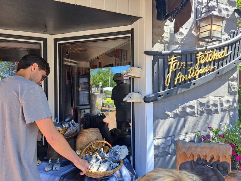 Familie vor einem Souvenirshop in Annapolis