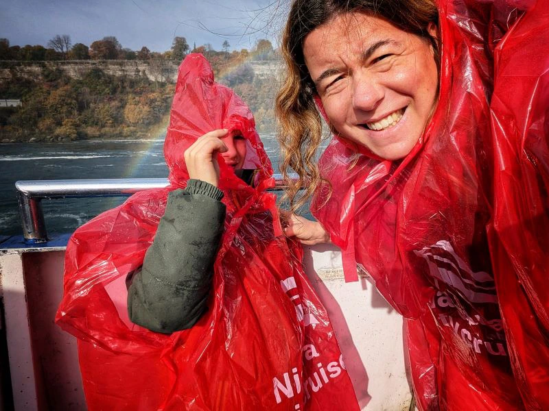 Selfie von Touristen bei den Niagarafällen in Kanada