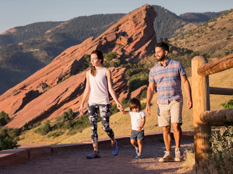 Familie in den Bergen bei Denver