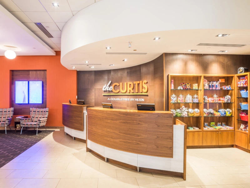 Einladende Hotelrezeption in Denver