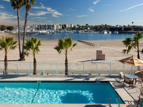 Hotelpool am Strand von Los Angeles