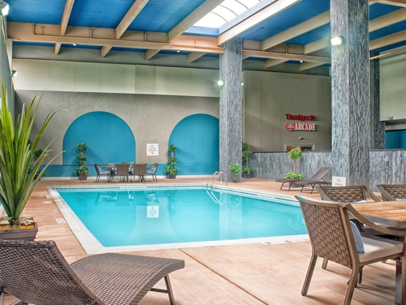 Pool des Hotels bei den Niagara Fällen