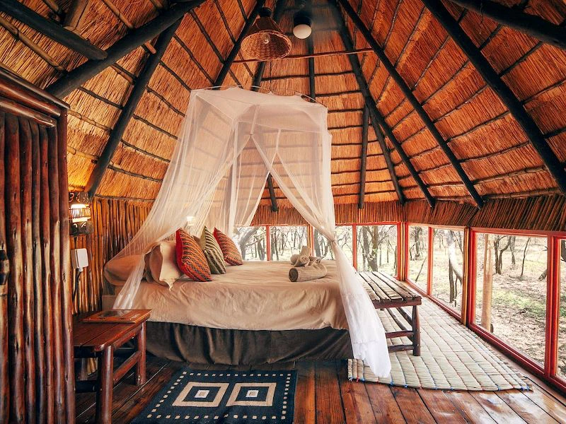 Schlafzimmer in Ihrer Safarilodge bei Hoedspruit in Südafrika