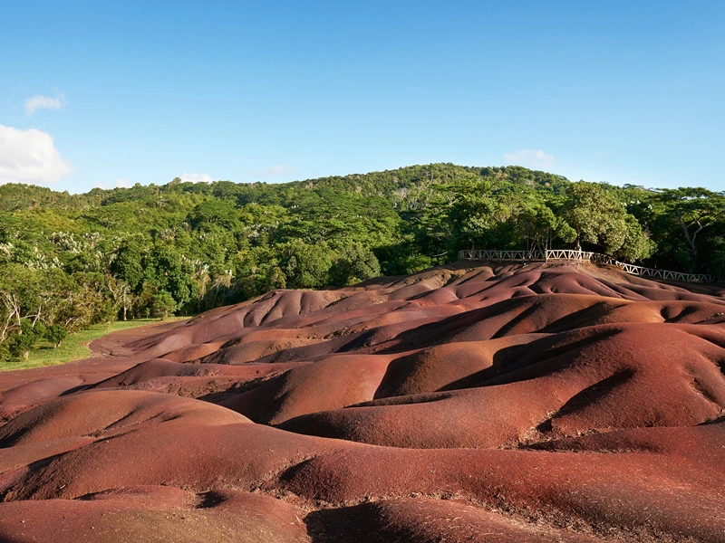 bunte Erde auf Mauritius