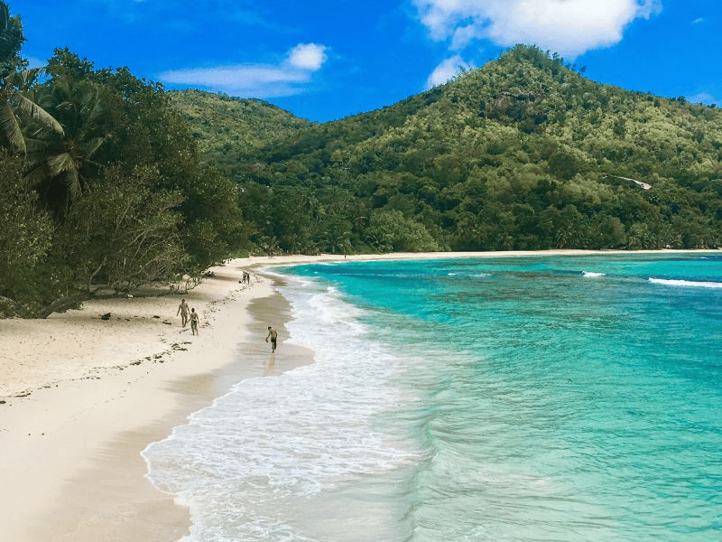 Mahé Seychellen Strandspaziergang