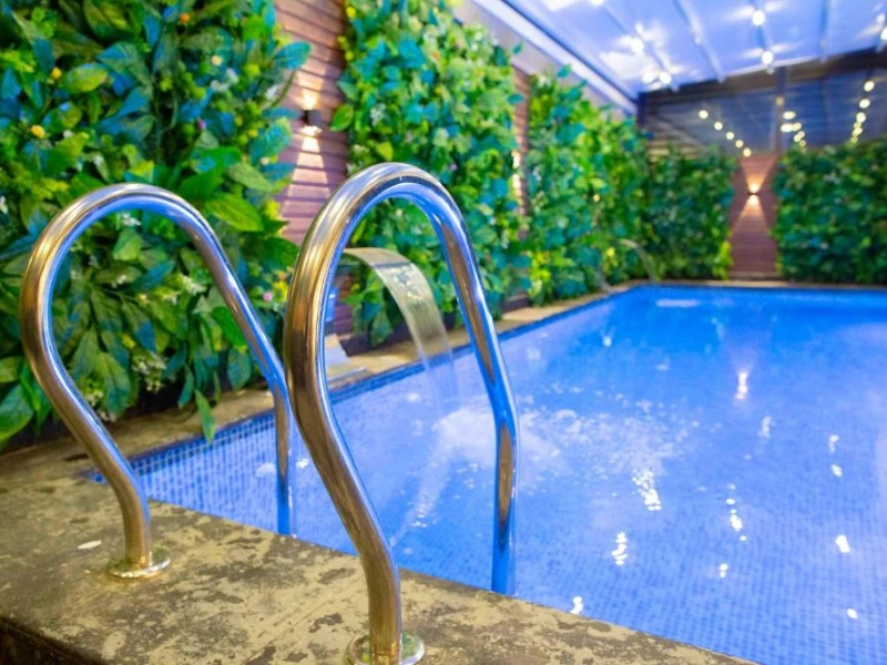 Pool des Budgethotels in Gizeh, Ägypten