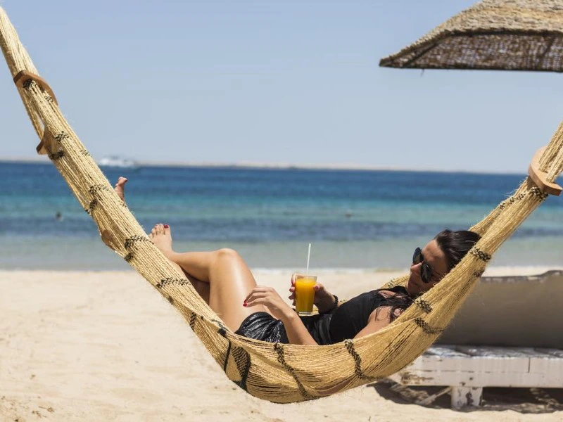 Entspannen in der Hängematte am Roten Meer in Ägypten