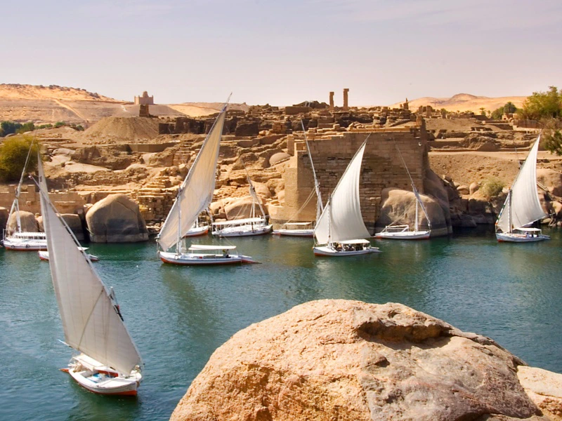 Ägypten - Feluke segelt über den Nil