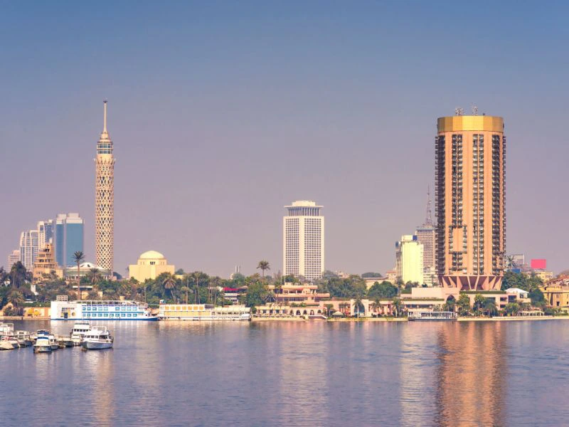 Skyline von Kairo entlang des Nils