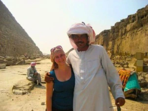 Reisende mit Guide in Ägypten