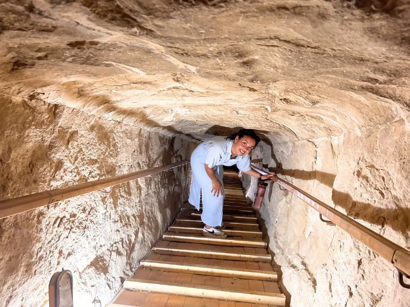Schmaler Schacht El Minya Abydos Ägypten