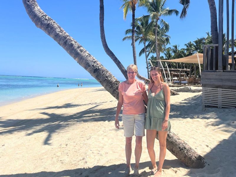 Reisende Frauen in Hurghada am Strand Ägypten