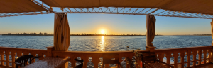 Sonnenuntergang auf Schiff in Ägypten