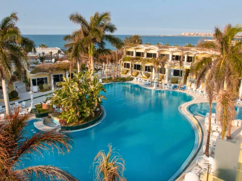 Pool des Strandhotels in Alexandria, Ägypten