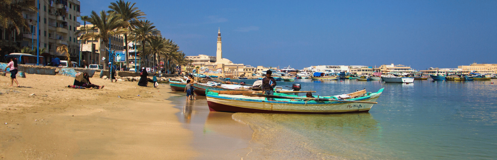 Boote am Strand von Alexandria Ägypten