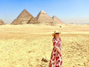 Reisende bei den Pyramiden von Gizeh, Ägypten