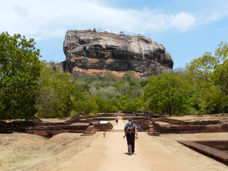 Auf dem Weg zum Sigiriya Felsen in Sri Lanka