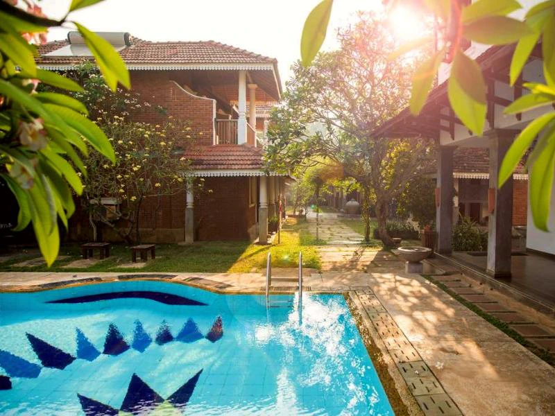 Pool im Hotel in Negombo in Sri Lanka