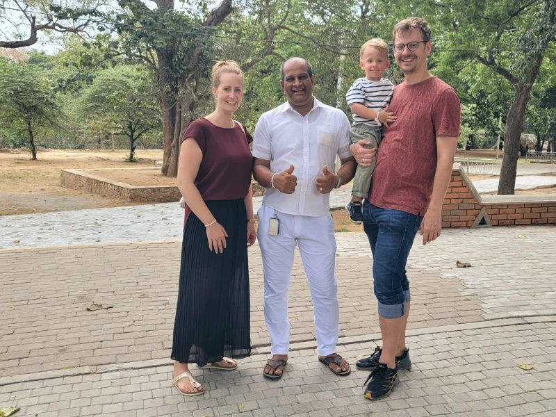 Sri Lanka Familie mit Fahrerguide