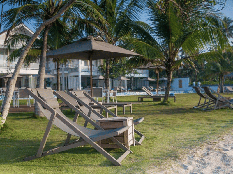 Strand im komfortablen Hotel in Mirissa, Sri Lanka