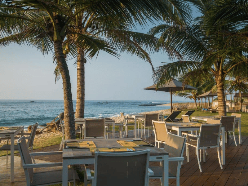 Strand im komfortablen Hotel in Mirissa, Sri Lanka