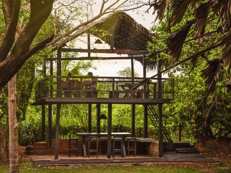 Außenterrasse im Hotel in Sigiriya, Sri Lanka