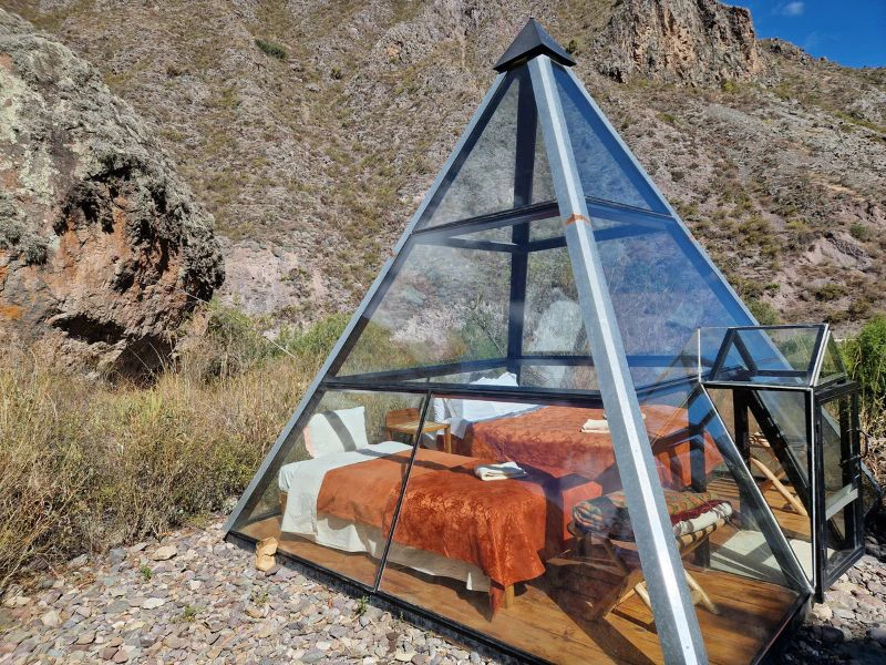 Glaspyramide in Ollantaytambo in Peru