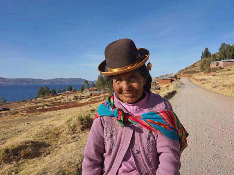 Einheimische Frau am Titicacasee
