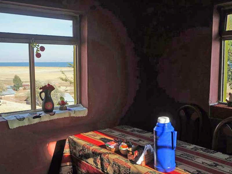 Frühstück mit Blick auf den Titicacasee in Peru