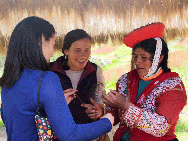Weberinnen im Heiligen Tal in Peru
