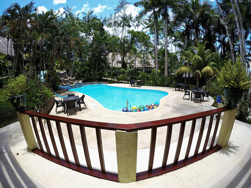 Pool in der Lodge bei Iquitos in Peru