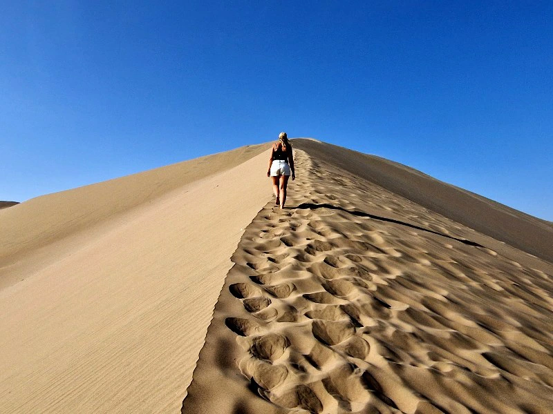 Sandduenen in Huacachina in Peru