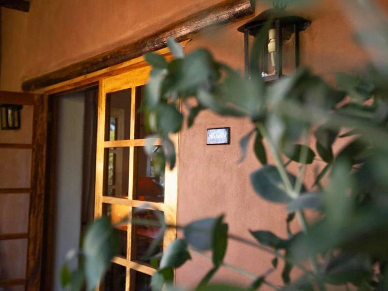 farbenfrohe Rezeption des Hotels in Urubamba, Peru