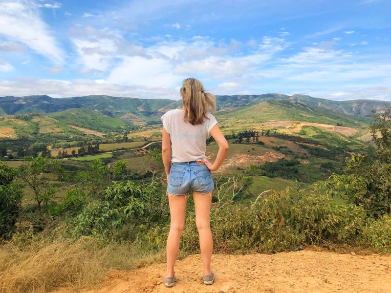 Frau am Wandern in Samaipata