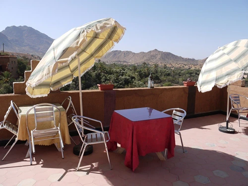 Hotelterasse in Trafraoute mit Aussicht auf die Berge in Marokko