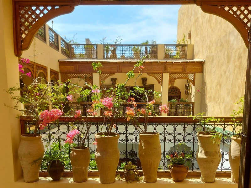 Blick vom Balkon eines Riads in Marokko