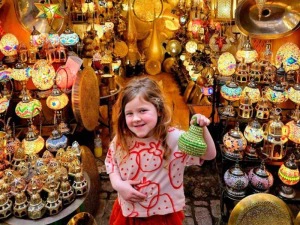 Kind auf dem Markt in Marokko