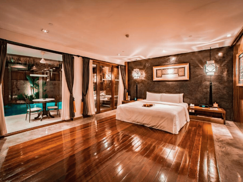 geräumiges Doppelzimmer mit eigenem Pool in Kuala Lumpur in Malaysia