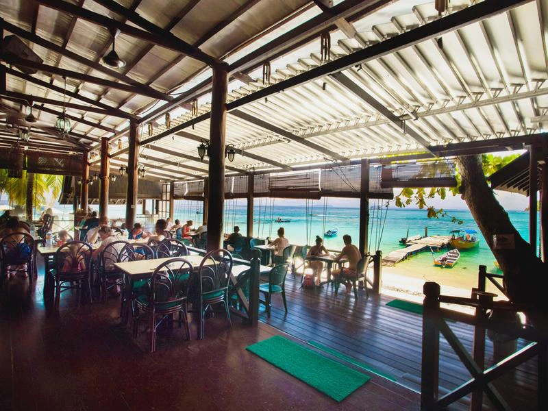 Restaurant vom Strandhotel auf den Perhentian Islands, Malaysia