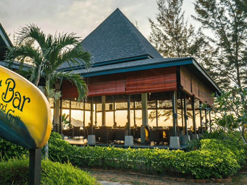 Strandbar im Hotel in Kota Kinabalu, Borneo